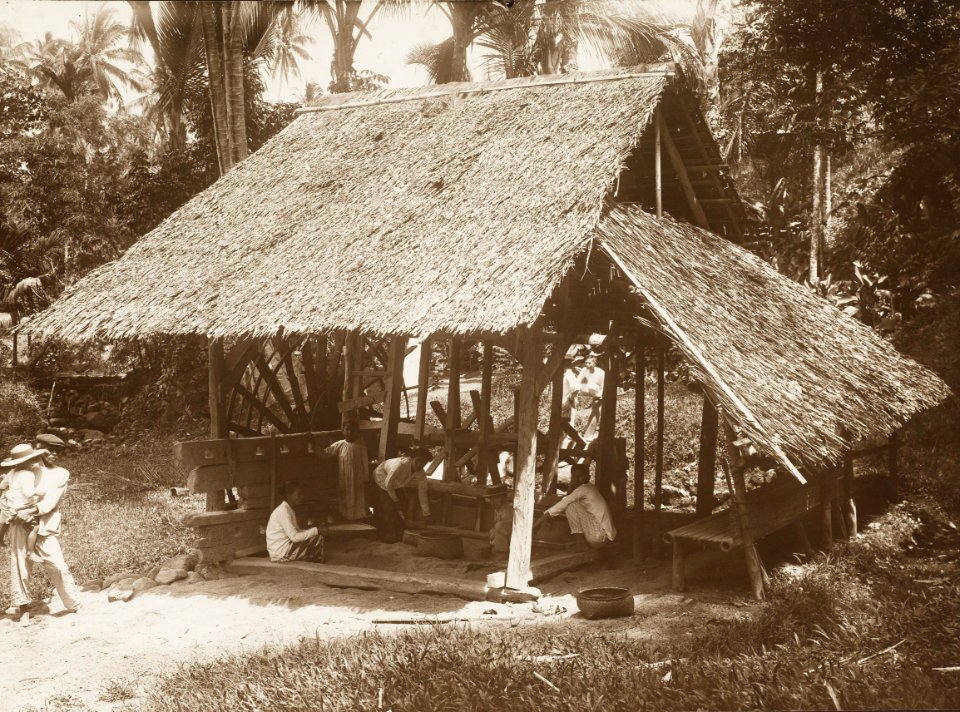 KITLV - 158788 - Kurkdjian - Sourabaia-Java - Rice mill in Minahasa - circa 1900