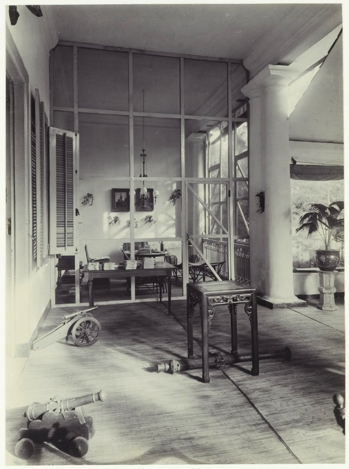 KITLV - 2957 - Kurkdjian - Soerabaja - Mosquito-free room in the house of Mr. A. Paets tot Gansoyen in Sawahan, Surabaya - 1909