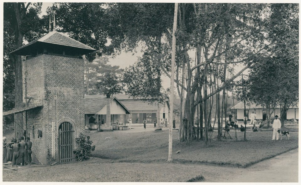 KITLV - 12592 - Kleingrothe, C.J. - Medan - Hospital with water tower and soup kitchen on the tobacco company Tanjung Morawa (Tandjoeng-Morawa) near Batangkuwis in Deli - 1903