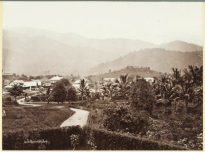 KITLV - 3659 - Lambert & Co., G.R. - Singapore - Resident House located on a hill at Thai Ping in Perak - circa 1900 photo