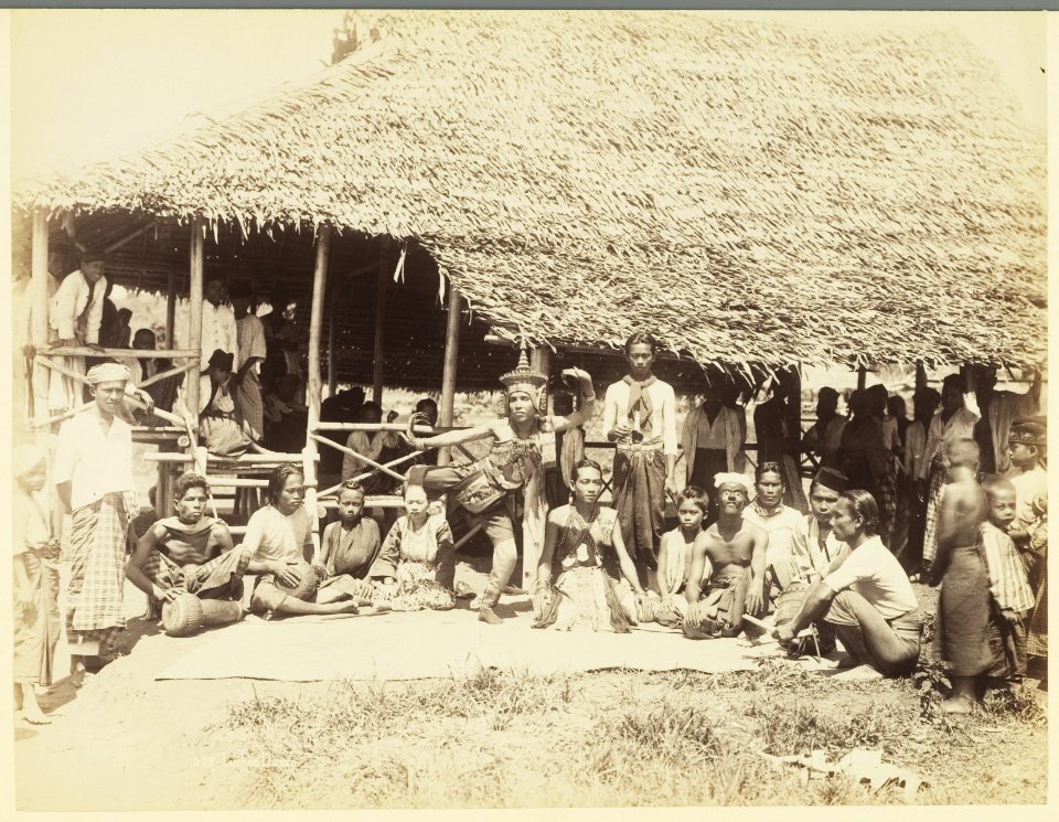 KITLV - 3678 - Lambert & Co., G.R. - Singapore - Siamese Lekoen dance at Penang Island - circa 1903