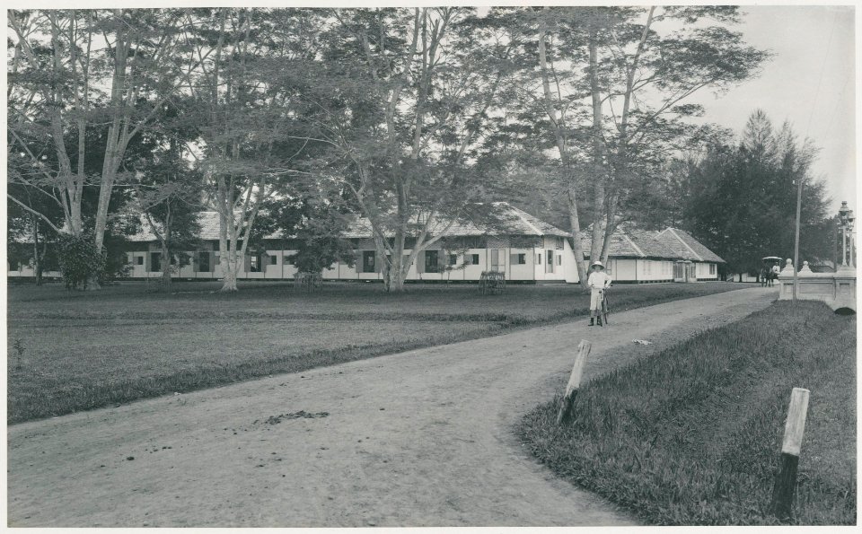 KITLV - 12636 - Kleingrothe, C.J. - Medan - Hospital of the Tobacco Company Arendsburg in Deli - 1903
