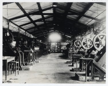 KITLV - 16636 - Kleingrothe, C.J. - Medan - Plant oil cans Batavian Petroleum Company at Pangkalan Brandan - 1916