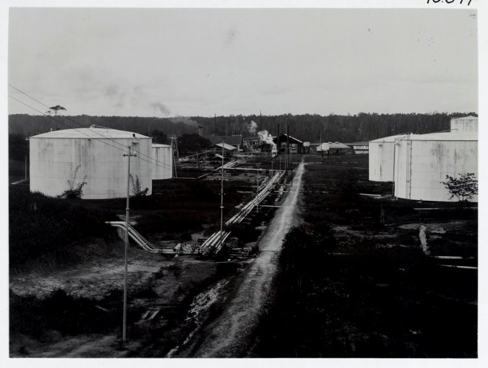 KITLV - 16644 - Kleingrothe, C.J. - Medan - Refinery of the Batavian Petroleum Company at Pangkalan Brandan - 1916