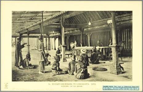 KITLV - 37364 - Demmeni, J. - Swearing in of a witness for the Pengadilan Kepatian Darah Dalam in Yogyakarta - 1911
