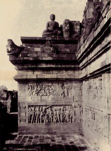 KITLV - 172130 - Kurkdjian - Soerabaia - Relief at Borobudur in Magelang - circa 1920