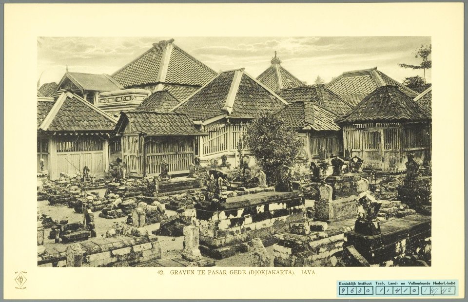 KITLV - 37372 - Demmeni, J. - Tulp, De - Haarlem - The cemetery Pasar Gede in Yogyakarta - 1911
