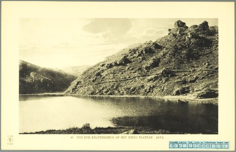 KITLV - 37376 - Demmeni, J. - Tulp, De - Haarlem - Crater lake on the Dieng plateau, Java - 1911