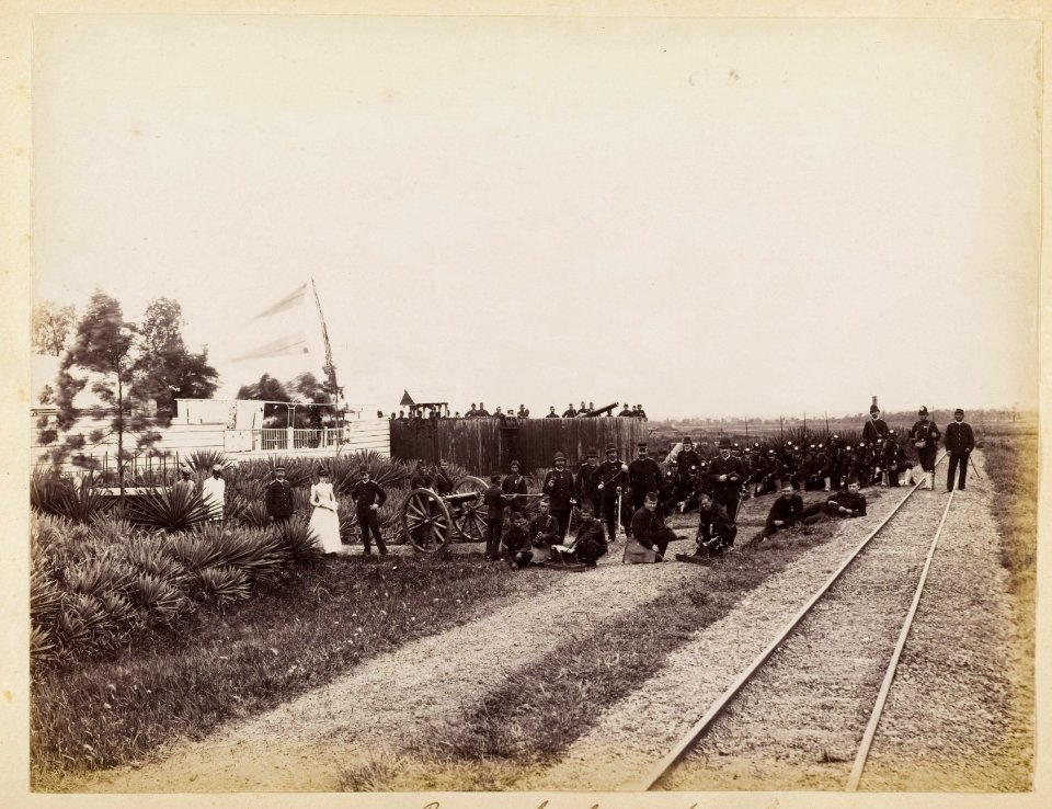 KITLV - 34045 - Lambert & Co., G.R. - Singapore - Soldiers of the Dutch-Indian Army with materiel set up near Benteng Lam Baru in Great Aceh - 1893