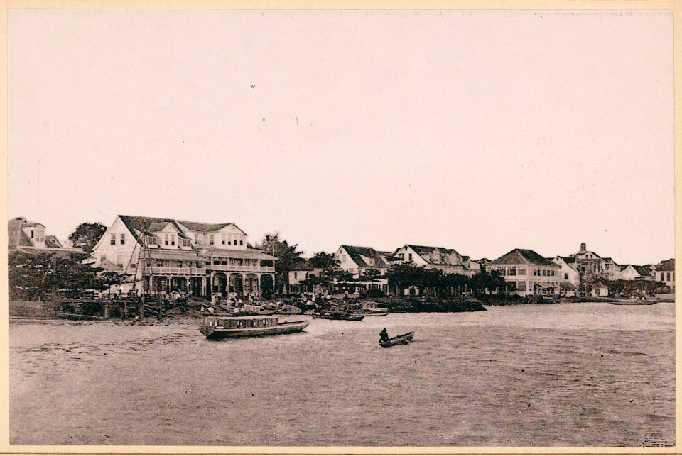 KITLV - 12668 - Waterkant in Paramaribo - circa 1899