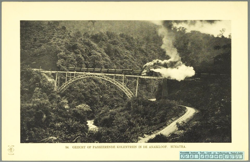 KITLV - 37384 - Demmeni, J. - Tulp, De - Haarlem - Railway bridge through the Anai gorge near Padang Panjang, Sumatra - 1911