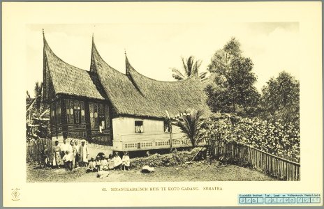 KITLV - 37391 - Demmeni, J. - Tulp, De - Haarlem - A Minangkabau house at Kotagedang near Fort de Kock (Bukittinggi) - 1911