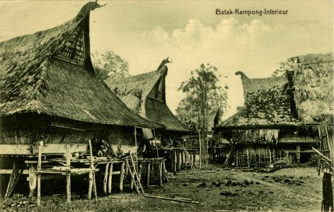 KITLV - 1400322 - Kleingrothe, C.J. - Medan - Karo Batak houses in a village on the east coast of Sumatra - circa 1900