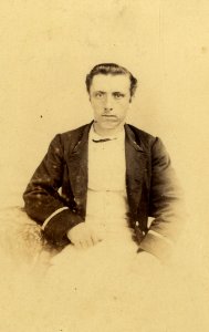 KITLV - 179669 - Buwalda, K. - Soerabaya-Java - Portrait of a European man in Surabaya - circa 1865