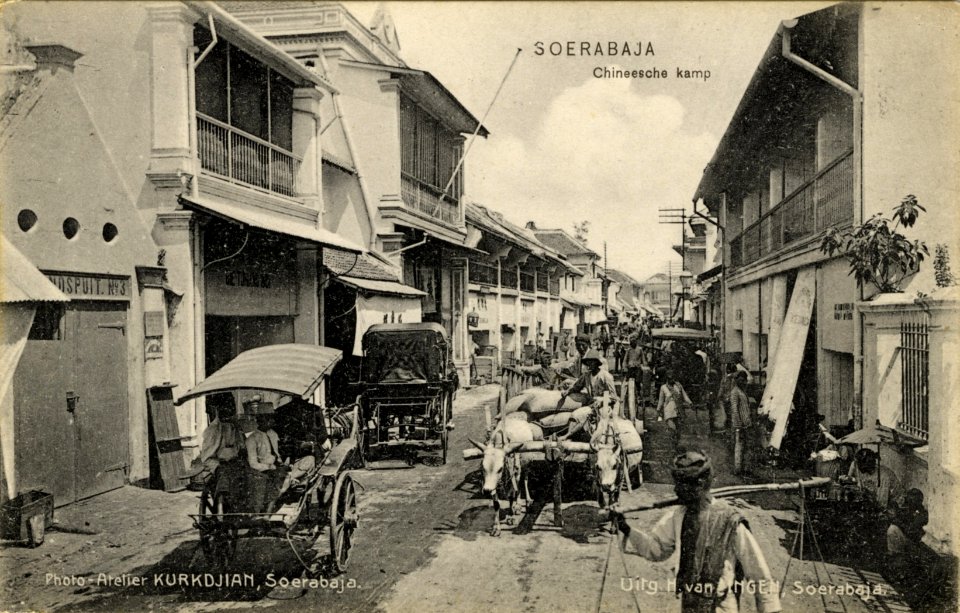 KITLV - 1404531 - Kurkdjian, Photo Atelier - Soerabaja - Ingen, H. van - Soerabaja - Chinese Camp in Surabaya - 1908-1935