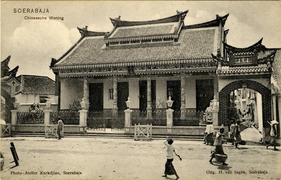 KITLV - 1404639 - Kurkdjian, Photo-Atelier - Soerabaja - Ingen, H. van - Soerabaia - Surabaya, Chinese house - 1906-1920