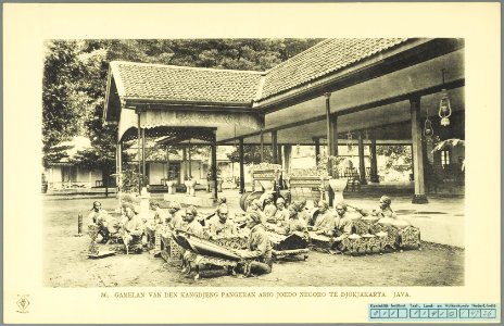 KITLV - 37366 - Demmeni, J. - Tulp, De - Haarlem - The gamelan orchestra of Kanjeng Pangeran Ario Yudo Negoro at Yogyakarta - 1911