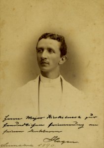 KITLV - 181423 - Lambert & Co., G.R. - Singapore-Deli - Portrait of a European man in Deli - 1890