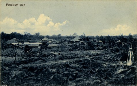 KITLV - 1405271 - Kleingrothe, C.J. - Medan - Petroleum source, presumably at Pangkalan Brandan - circa 1905