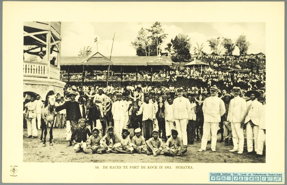 KITLV - 37385a - Demmeni, J. - The races at Fort de Kock (Bukittinggi) - 1911