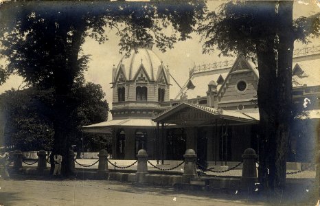 KITLV - 182249 - Kurkdjian - Building, probably a church in Surabaya - circa 1905