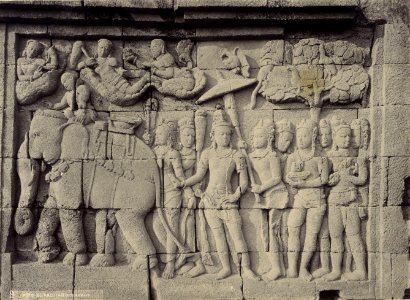 KITLV - 183363 - Kurkdjian, N.V. Photografisch Atelier - Soerabaia-Java - Relief, presumably at Borobudur in Magelang - circa 1920
