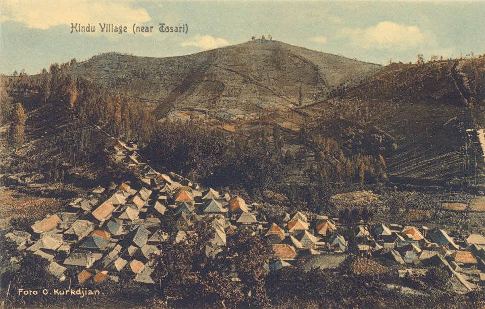 KITLV - 1406520 - Kurkdjian, Ohannes - Hindu village (near Tosari) - 