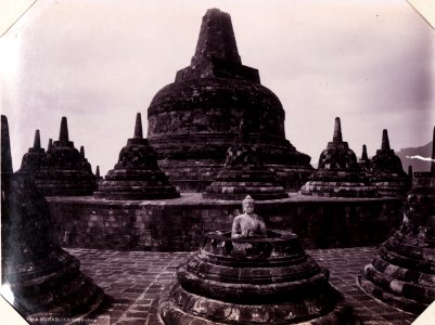 KITLV - 142951 - Kurkdjian, N.V. Photografisch Atelier - Soerabaia-Java - Stupas of the Borobudur in Magelang - circa 1920 photo