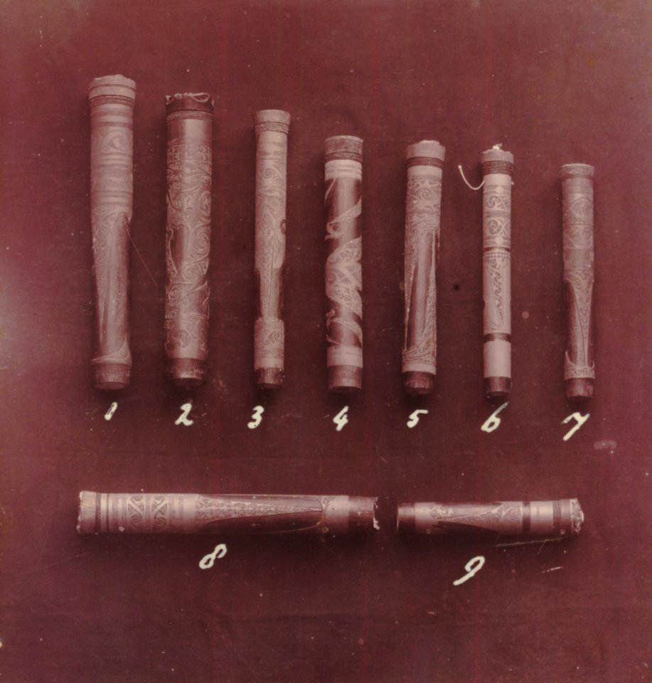 KITLV - 152079 - Demmeni, J. - Bamboo sleeves of the Kayan on the Upper Mahakam for storing tobacco and small jewelry - 1896-1897