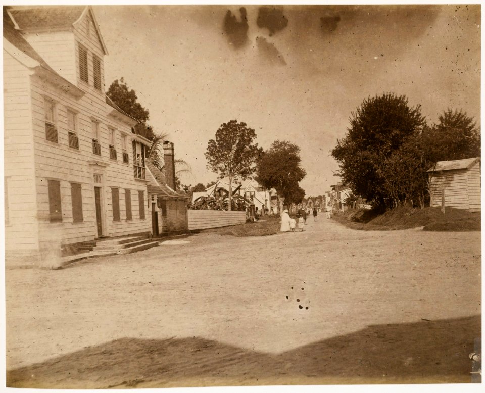 KITLV - 39040 - Muller, Julius Eduard - Paramaribo - The Domineestraat Paramaribo, seen from Spanhoek - circa 1885