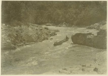 KITLV - 25695 - Demmeni, J. - The Lobang Kubang, a narrowing in the Mahakam River, at low tide, Central Borneo - 1898-1900