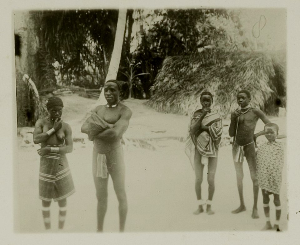 KITLV - 25907 - Maroons in Surinam - 1900
