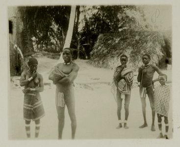 KITLV - 25907 - Maroons in Surinam - 1900