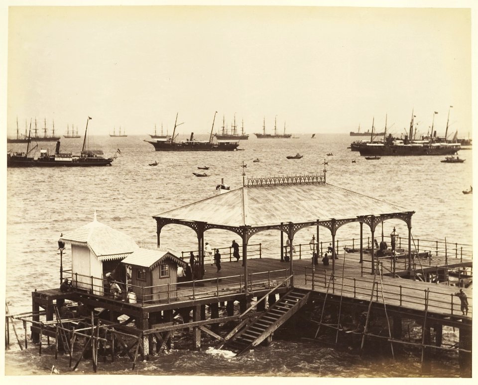 KITLV - 38150 - Johnston's pier at Singapore - circa 1890