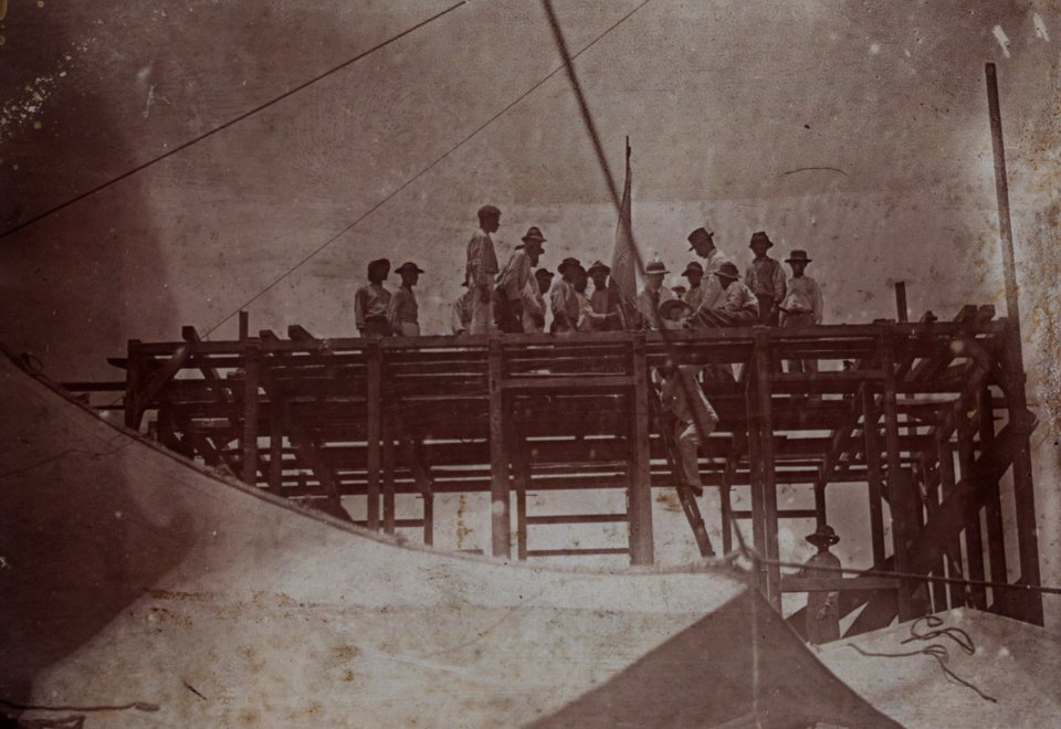KITLV - 400976 - Construction of the ice factory of the firm Sträter, Esser & Co., Paramaribo - circa 1900