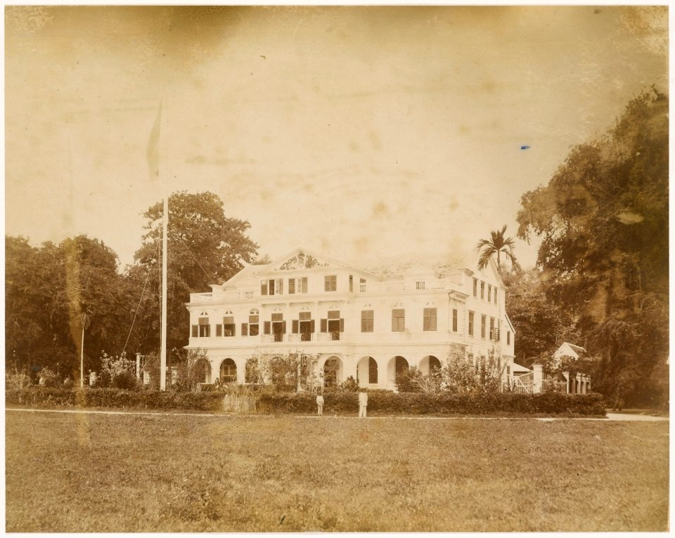 KITLV - 39002 - Muller, Julius Eduard - Paramaribo - The government building in Paramaribo - circa 1885