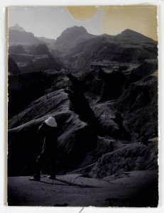 KITLV - 15679 - Kurkdjian, Ohannes - Observations after the eruption of Gunung Kelud, East Java - 1901