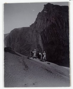 KITLV - 15683 - Kurkdjian, Ohannes - Observations after the eruption of Gunung Kelud, East Java - 1901