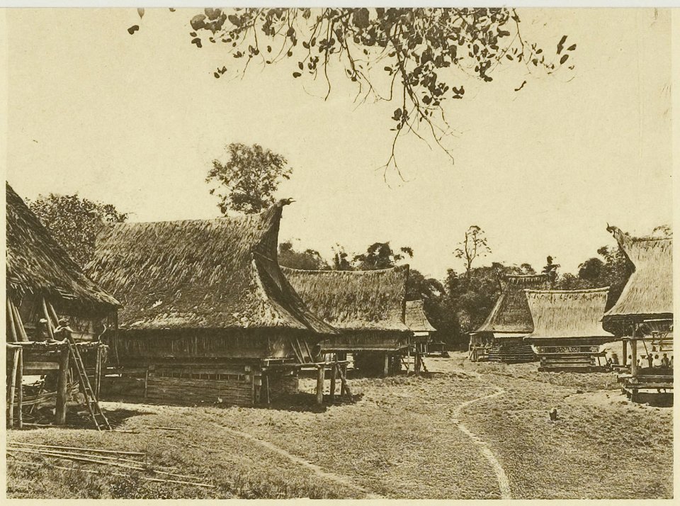KITLV - 26888 - Kleingrothe, C.J. - Medan - The Dokan village in the Batak - circa 1905