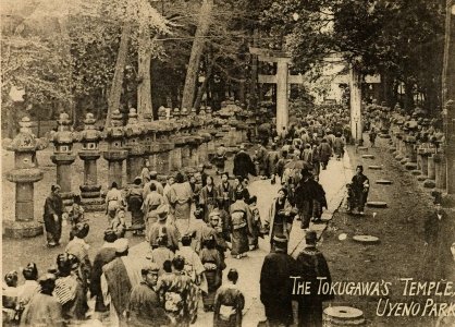 KITLV - 157110 - Visitors at the Temple Toshogu (Tokugawa Iyeyasu) at Uyeno in Japan - circa 1900