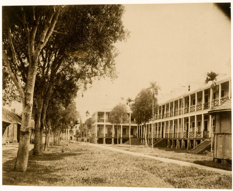 KITLV - 39026 - Muller, Julius Eduard - Paramaribo - Military Hospital in Paramaribo - circa 1885