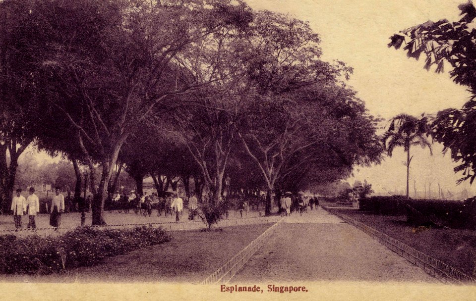 KITLV - 159506 - Promenade in Singapore - circa 1900