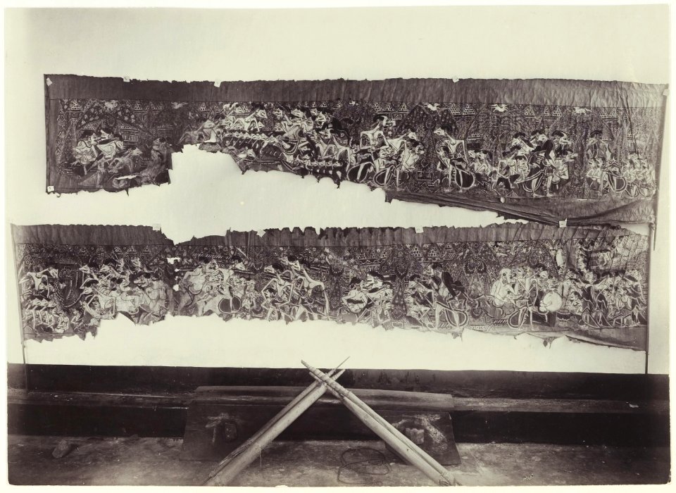 KITLV - 3957 - Kurkdjian, Ohannes - Wayang beber scrolls at Patjitan - circa 1880