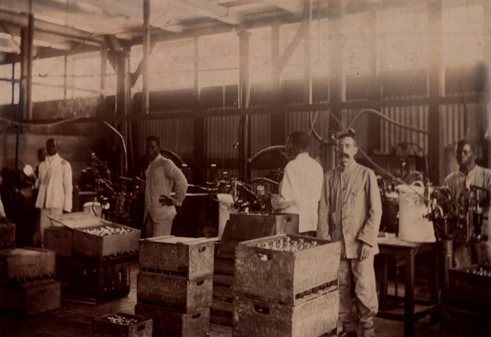 KITLV - 400974 - Presumably interior of the lemonade and liquor factory of the company Sträter Esser & Co. , Paramaribo - circa 1900-1910