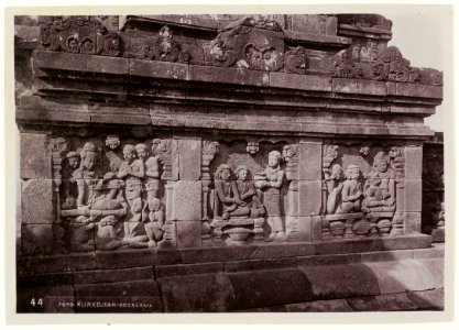 KITLV - 28605 - Kurkdjian - Soerabaja - Relief at the Borobudur temple - circa 1912