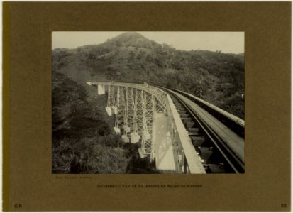 KITLV - 28625 - Kurkdjian - Soerabaja - Railway bridge of the State Railways in the Preanger Regencies - circa 1912