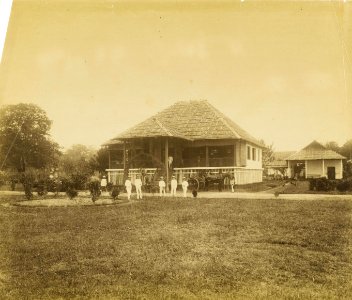 KITLV - 40331 - Stafhell & Kleingrothe - Medan - Administrator's house at the tobacco estate Paja-Bakon at Labuhan Deli - circa 1890