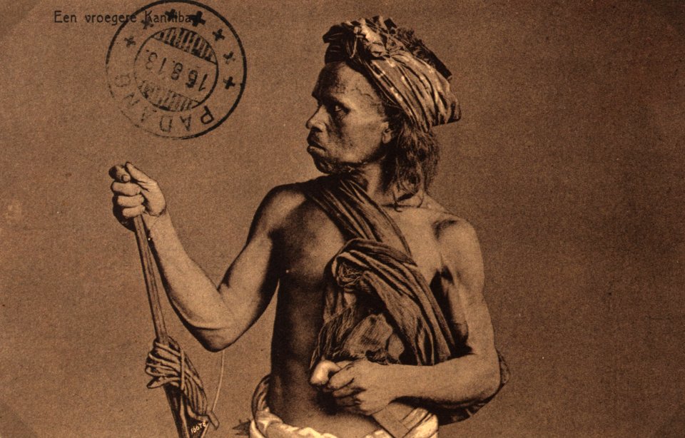 KITLV - 404517 - Kleingrothe, C.J. - Medan - Batak man on the east coast of Sumatra - circa 1905