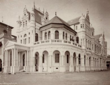 KITLV - 50198 - Lambert & Co., G.R. - Singapore - Building of the Hong Kong and Shanghai Bank in Singapore - circa 1900