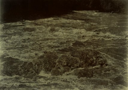 KITLV - 408006 - Demmeni, J. - Lubang Kubang passage in the Mahakam during the Borneo expedition led by Dr. A. W. Nieuwenhuis - 1898-1900